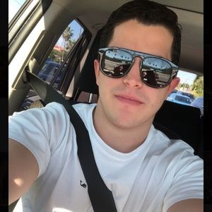 Meet your Posher, Enrique